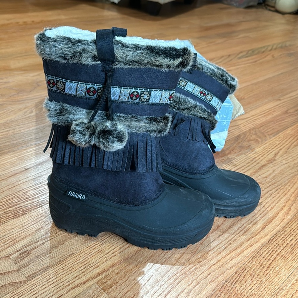Tundra Boot Size 5 Black Nevada women’s girls
